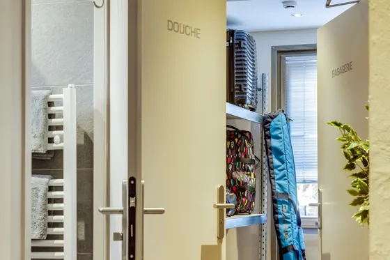 Bagagerie+douche Arrivée/départ
