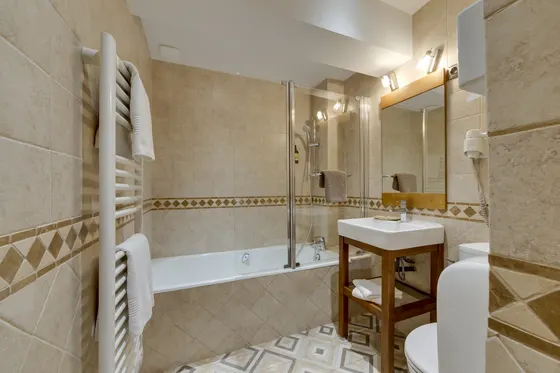 Salle de bain chambre mansardée