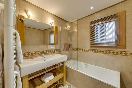 Salle de bain chambre standard 3ème étage
