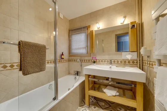 Salle de bain chambre standard 3ème étage