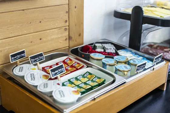 Buffet petit déjeuner (produits locaux)