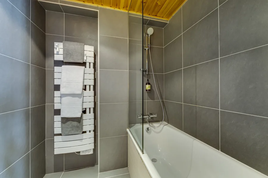 Salle de bain d'une chambre standard